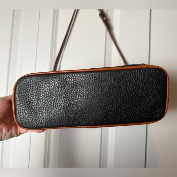 Dooney & Burke pebbled leather shoulder bag - Picture 4 of 9